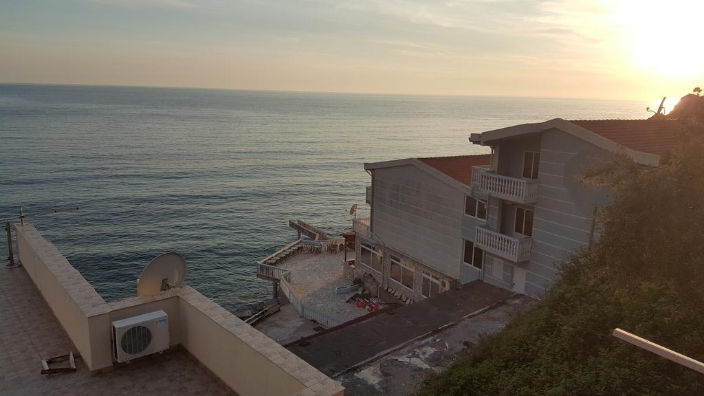 Seaside Apartment Kruce Улцин Екстериор снимка