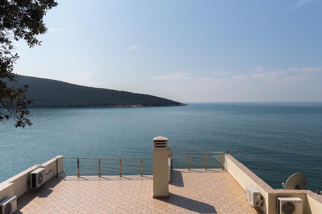 Seaside Apartment Kruce Улцин Екстериор снимка